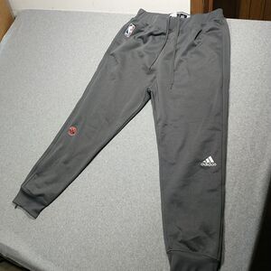 Adidas~NEW YORK KNICKS~ NBA Gray Warm Up Pants Mens 2XL. Condition is New.